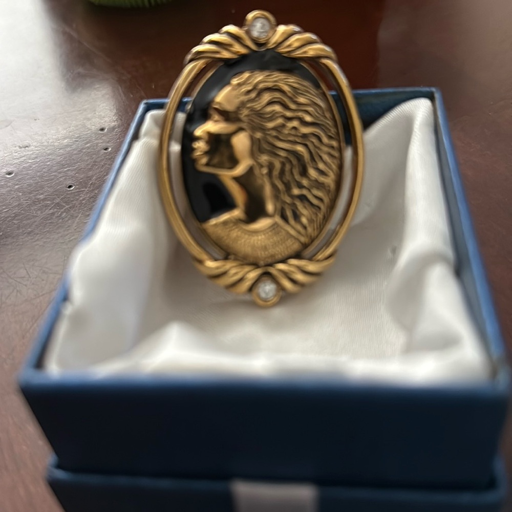 Coreen Simpson Black Pendant/Brooch